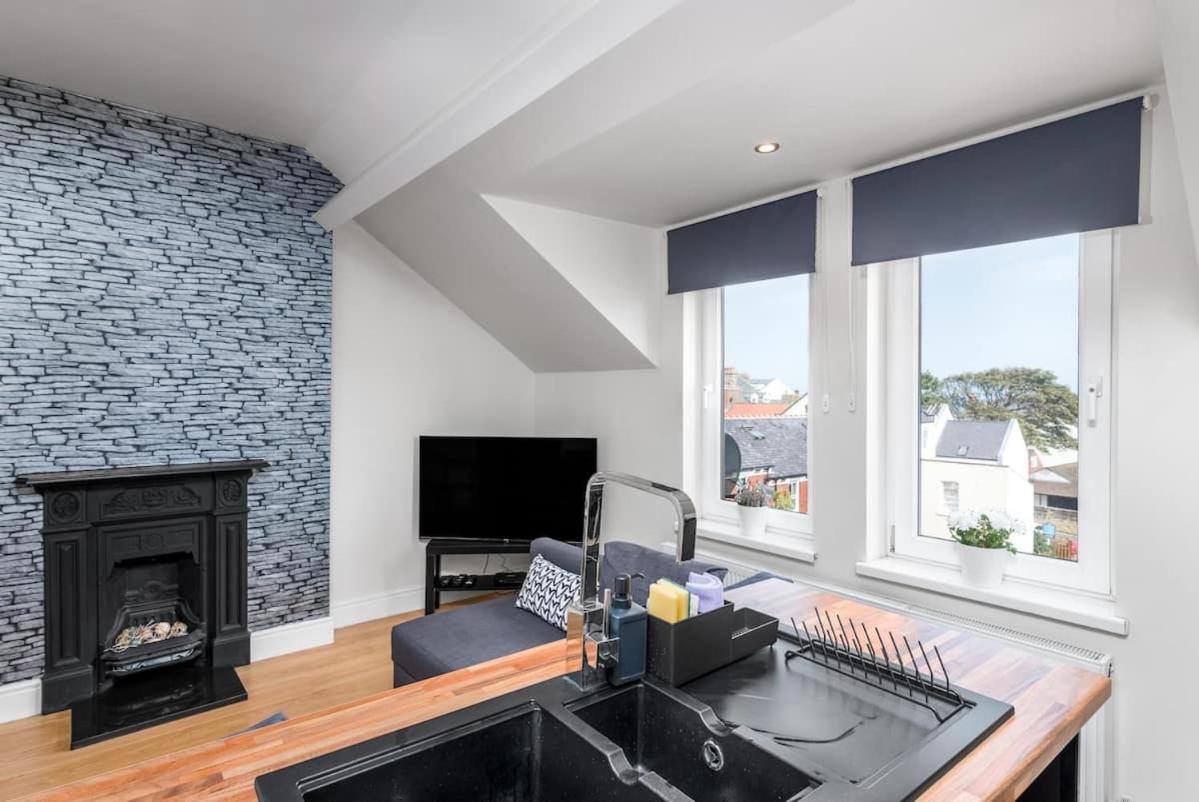 On The Hill, Apartment